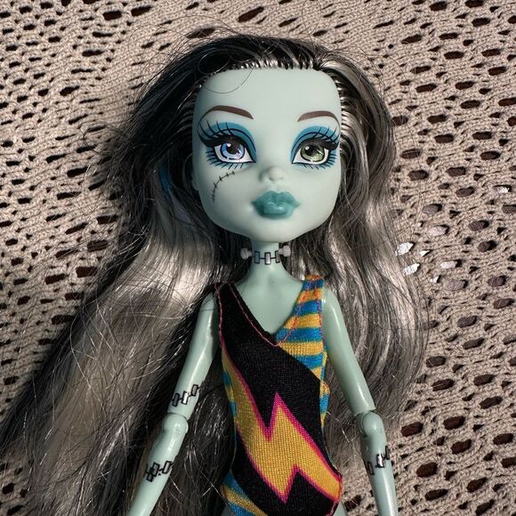 Monster High Frankie Stein Gloom Beach Doll Mattel - Picture 2 of 7